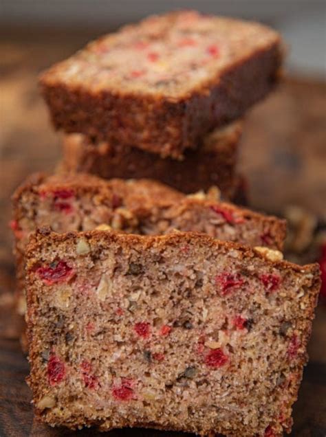 You can enjoy a slice of banana nut bread with your breakfast or you can eat it as a dessert after your meal. Slice of Hawaiian Nut Banana Bread | Banana nut bread ...