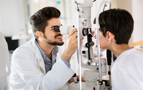 Optometry Courses After 12th Admission Fees Top College