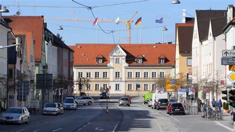 Fürstenfeldbruckbayern Corona Nur Halbe Belegschaft Im Rathaus