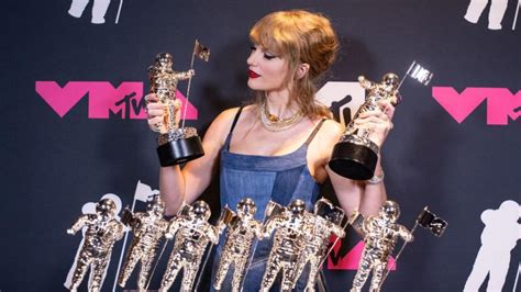 Taylor Swifts Vmas Up Do Is Basically A Beautiful Faux Mullet