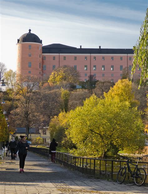 It is located in south central sweden and is one of three historical lands of sweden, bounded to the north by norrland and to the south by götaland. Svealand Map - Sweden - Mapcarta
