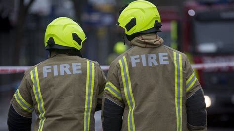Thornton Heath Firefighter Attacked While Putting Out Flat Fire Bbc News