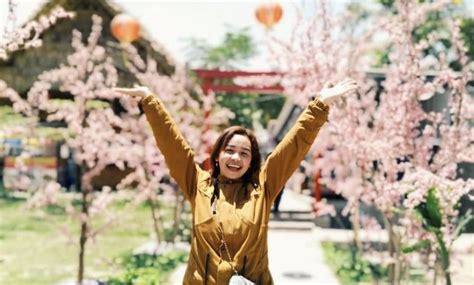 Selfie taman sakura / surabaya menjadi romantis seperti negeri sakura, warga. 10 Gambar Taman Sakura Blitar, HTM Tiket Wisata Alamat Garum Jawa Timur | JejakPiknik.com