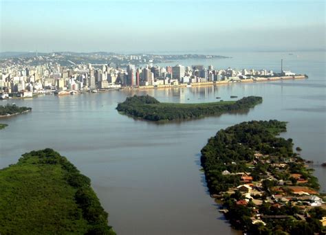 No estado de rio grande do sul, em 496 municípios. Cities in Brazil - Porto Alegre: City introduction