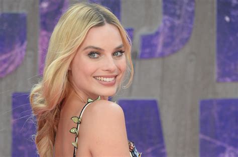 Margot Robbie To Host Season 42 Premiere Of Saturday Night Live