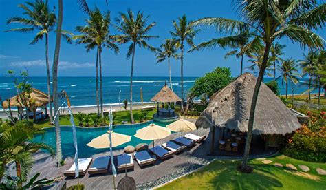 6 Best Luxury Beachfront Villas To Rent In Bali The Private World Villas And Homes Rental