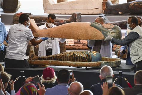 Archaeologists Find 100 Ancient Egyptian Coffins Some With Mummies At