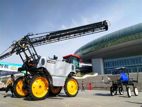 Requires a minimum 1.0 gpm pump. High clearance self propelled type boom sprayer 3WZ-2000 - China