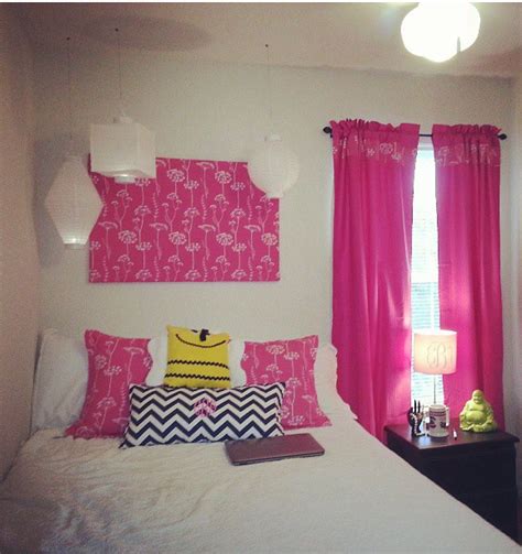 Pin By Candace Nicole On College Spaces Girly College Bedroom Apartment Girly Apartments