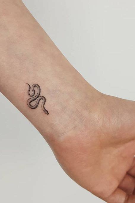 25 Unique Snake Tattoos For Men In 2021 The Trend Spotter Tiny