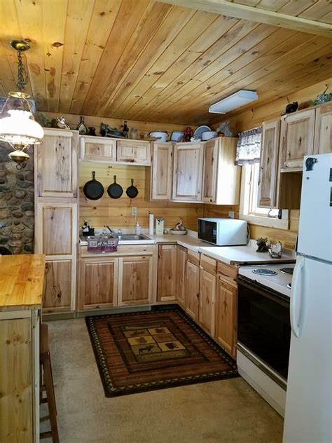 These rustic kitchen island ideas will have you feeling all kinds of cozy. Rustic Log cabin kitchen | Log cabin kitchens, Cabin ...