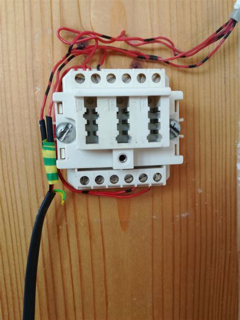 Wir prüfen dazu die technischen voraussetzungen an ihrer adresse und können ihnen somit alle sinnvollen tarife anzeigen. TAE Dose DSL verkabeln? (Computer, Technik, Internet)