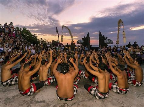 Mengenal Makna Dan Pola Lantai Tari Kecak Yang Berasal Dari Bali Adjar