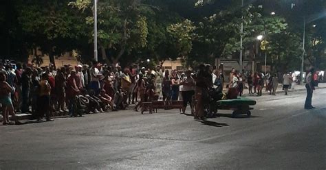 Madre Cubana Protestó Junto A Sus Hijas Por No Tener Donde Vivir