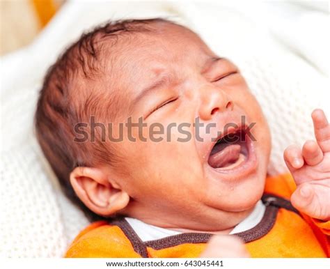 Newborn Baby Boy Crying库存照片643045441 Shutterstock