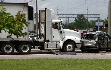 St Louis Truck Accident Lawyers Devereaux Stokes