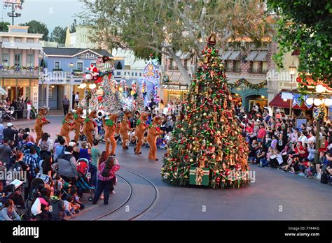 Disneyland Christmas Parade In Los Angeles Stock Photo Alamy
