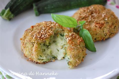 Delle gustosissime polpette di patate e zucchine al forno, ideali per i nostri bambini che non amano particolarmente le verdure e soprattutto al forno! Polpette filanti alle zucchine e patate | Ricette, Idee ...