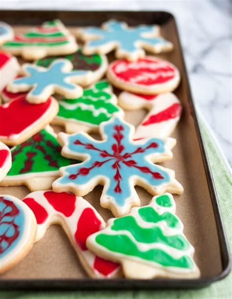 Follow these steps for decorating with royal icing. How To Decorate Cookies with 2-Ingredient Easy Icing | Kitchn