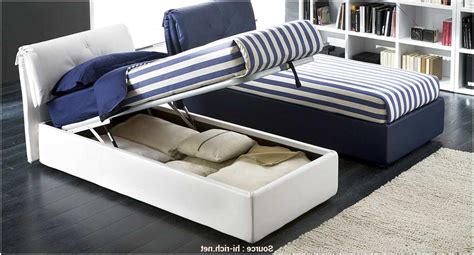 Il letto contenitore è una soluzione smart quasi obbligatoria per chi vive in un monolocale o in una casa piccola (similmente al divano letto). Struttura Letto Singolo Contenitore