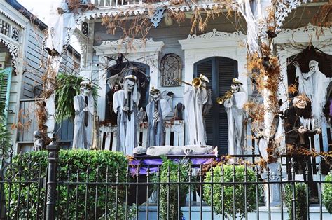 Halloween is the perfect time to visit new orleans and get a taste of both the rich lgbt culture and the haunted history of the city. Have a French Quarter Halloween