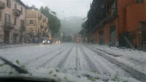 Dal centro a cit turin, da barriera di milano a vanchiglia. Maltempo in Piemonte, violento nubifragio con grandine su ...