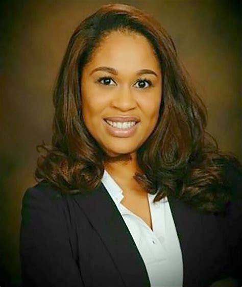 Nurse Nicole Linton 'froze' at wheel before crash: lawyer