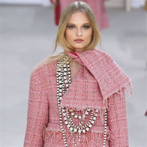 Chanel Aw16 Collection Looks From Paris Fashion Week