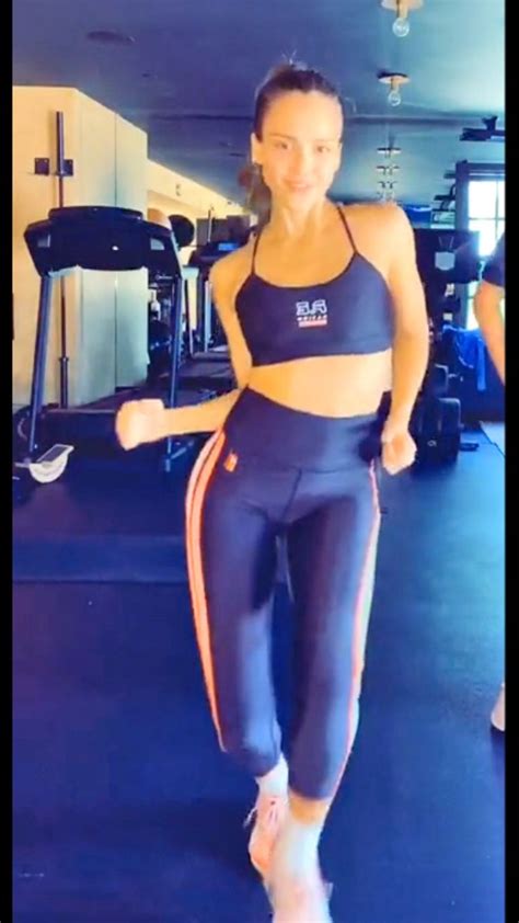 Jessica Alba Revealed The Secret Of Her Athletic Figure 21 Photos