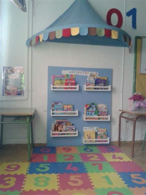 Equipamiento de aire acondicionado, 3 aulas, baño adaptado para minusválidos, etc.más. Rincón de lectura en aula de 3 años. | Rincón de lectura preescolar, Rincones de lectura ...