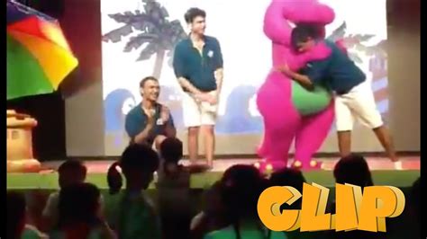 Barney Sings His Favourite Song I Love You At Puteri Harbour 💜💚💛