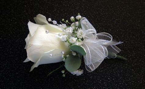 Ladies Buttonhole Petal Confetti White Wedding Flowers Petals