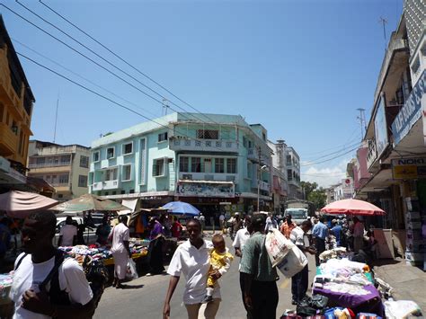 Street Scene Of Mombasa Street Scenes Kenya Mombasa
