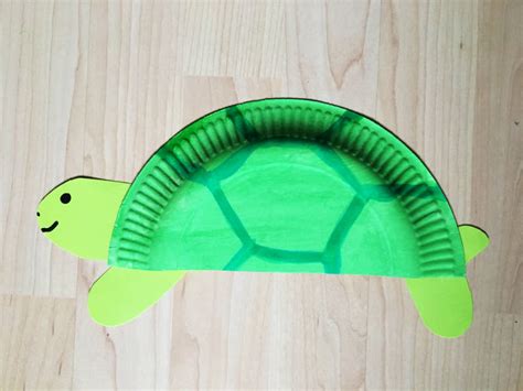 Schildkröte mit Kindern aus einem Pappteller basteln