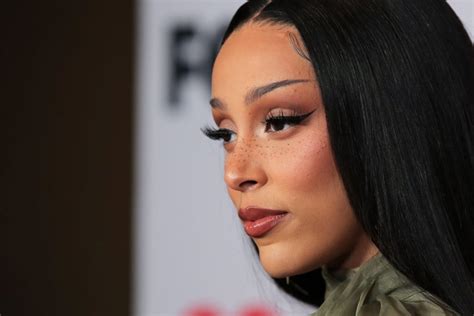 Doja Cat Shows Off Her Tits At The Iheartradio Music Awards