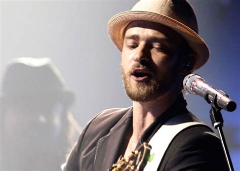 Justin Timberlake Hangs Himself Upside Down Before Concerts