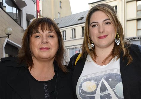 Retrouvailles sur scène au théâtre de paris ( exclu vidéo). Charlotte Gaccio se confie sur ses jumeaux : "Ils sont trè ...