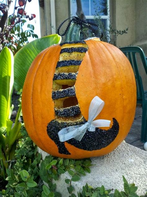 Before we explore all the wonderful pumpkin decorating ideas, let's begin with a simple tutorial by domestic goddesque for those of you who need a little. 25 Awesome Pumpkin Halloween Decorations Ideas - The WoW Style