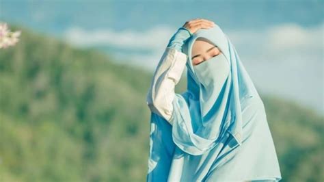 Bertanyalah kapan diciptakannya seorang lelaki mulia. Berhijab Itu Kewajiban Muslimah Sejati, Bukan Aksesoris ...