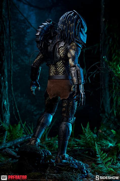 The halloween stores usually appear in empty store fronts about three months before halloween. New Photos of the Predator Jungle Hunter Maquette are here ...
