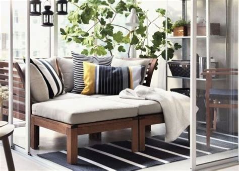 Für balkone in verschiedenen größen erhalten sie möbel aus unterschiedlichen materialien. 40 Cozy Balcony Sofa Design Ideas (With images ...