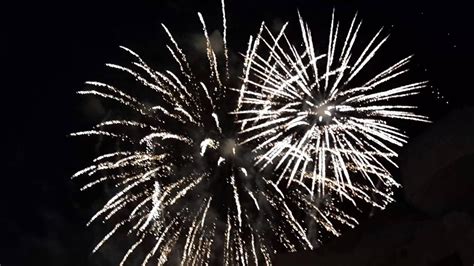 Cumparati online cele mai impresionante si spectaculoase focuri de artificii si pirotehnica in moldova. Artificii - YouTube