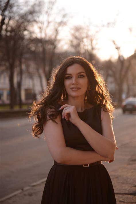 Beautiful Svetlana 44 Yo From Kiev With Dark Brown Hair Id 304688