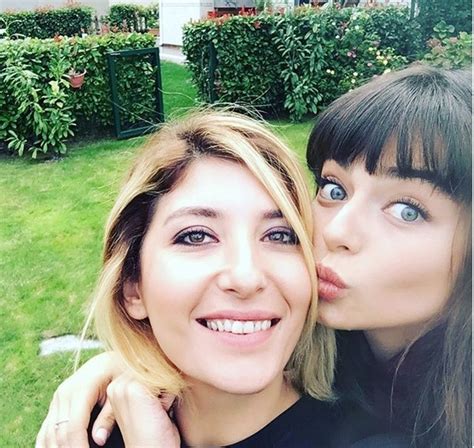 Bir dönem rol arkadaşı olan bir oyuncuyla aşk yaşayan ayça ayşin turan ilişkisini sessiz sedasız sonlandırmıştı. Altınsoylar'daki Ayça Ayşin Turan'ın olay sevgilisi kimdir ...