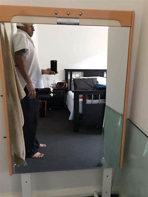 Photos Of People Trying To Sell Mirrors That Are So Good They Ll