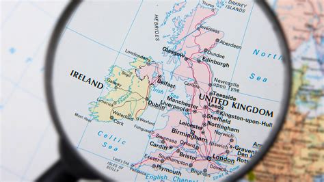 De vuelta al mapamundi, cruza el siguiente puente y llegarás a una amplia llanura. Reino Unido de Gran Bretaña e Irlanda del Norte | Irlanda ...