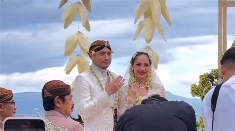 Potret Pernikahan Bunga Citra Lestari Dengan Tiko Aryawardhana Di Bali Tribun