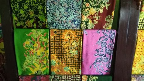 Bukan karena ada sketsa gajah nya lho, tapi karena motif bunga nya yang menyerupai belalai gajah. 40+ Trend Terbaru Gambar Sketsa Batik Gajah Oling - Tea ...