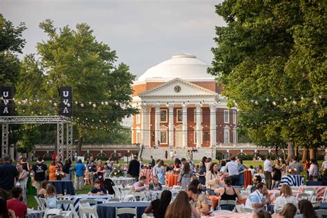 Calling Young Alumni: Here Is Why You Should Stay Connected With UVA