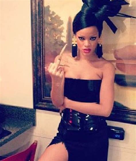 Rihanna Una Geisha Provocativa